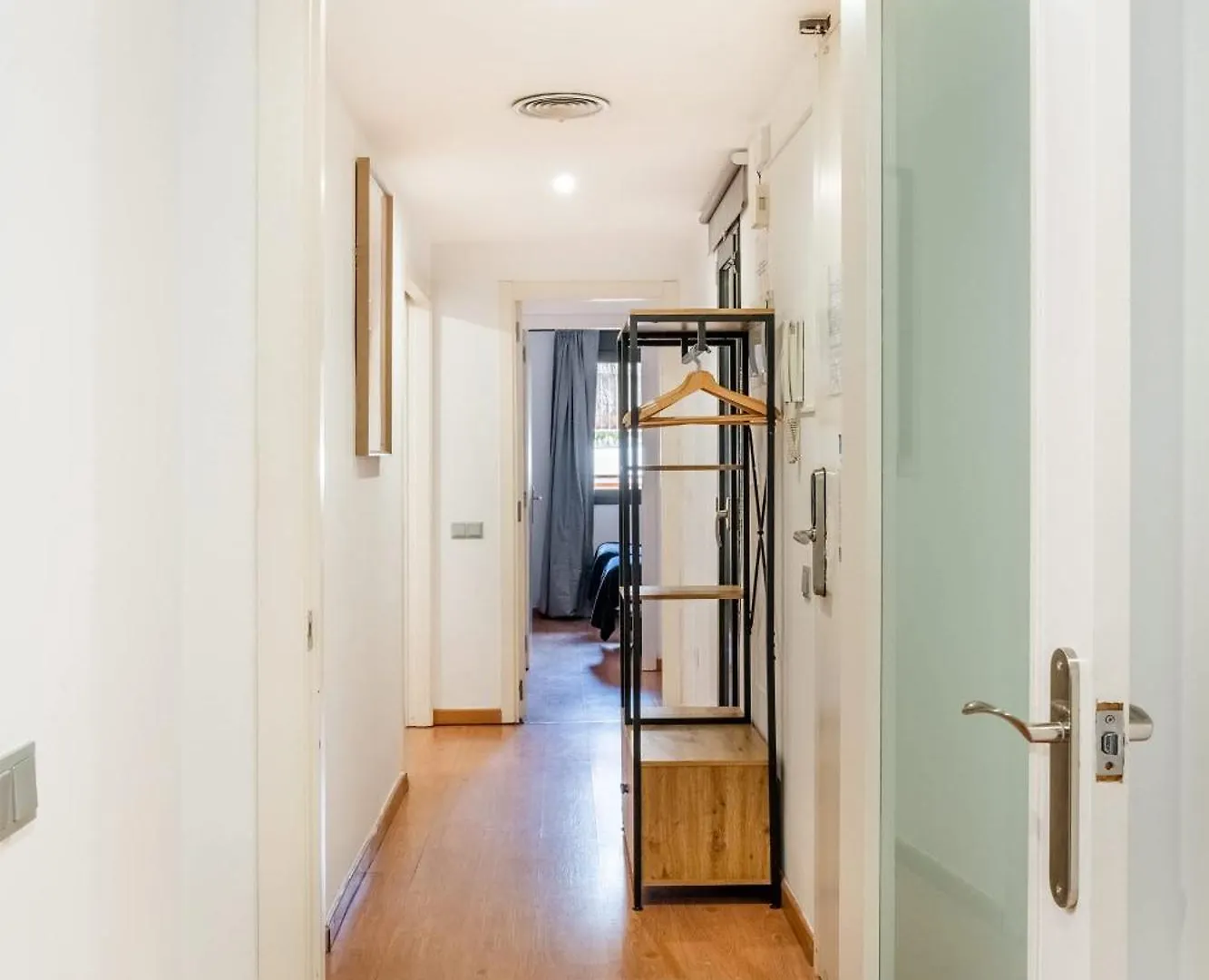 Pl Universitat Comfortable 3Bd With Private Patio Barcelona