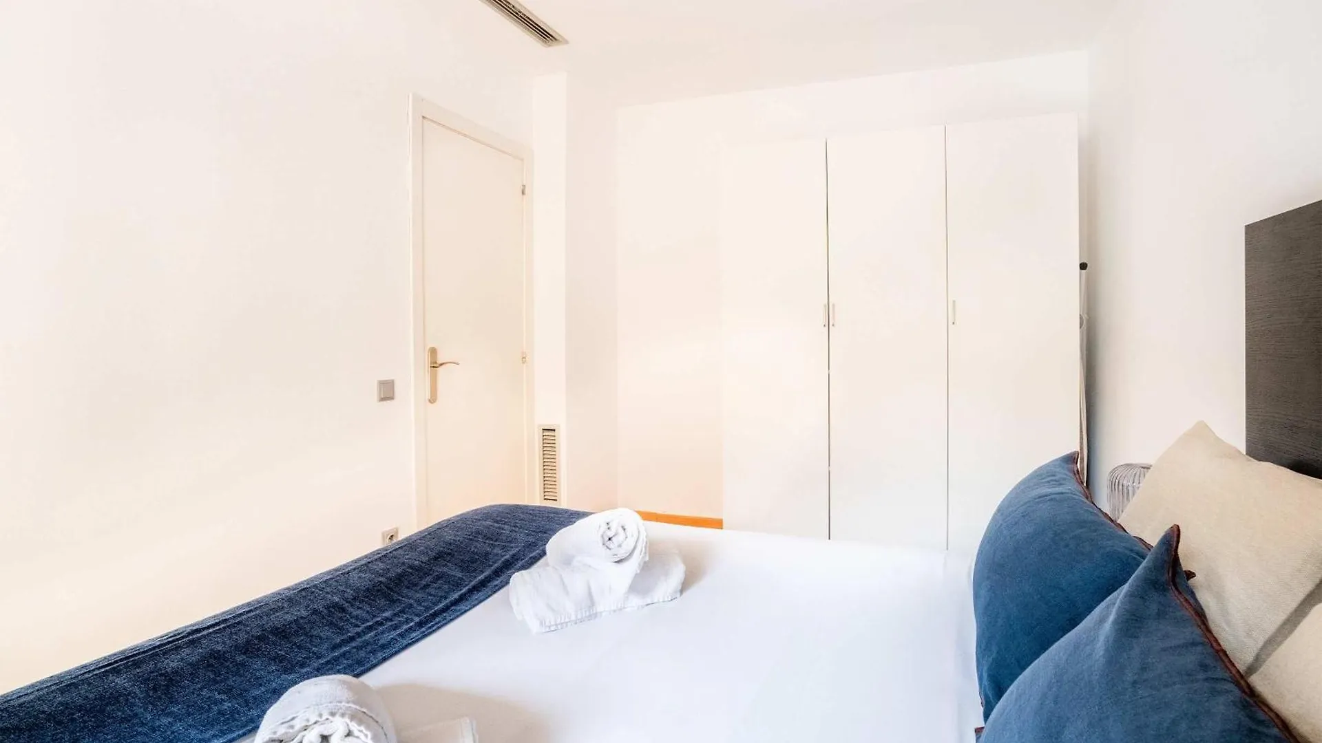 Pl Universitat Comfortable 3Bd With Private Patio Barcelona Lejlighed
